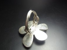 画像5: 貴州ミャオ族の刺繍古裂リング（苗銀製）剪紙破線繍/ Split thread stitch・Old embroidery　(大)　 (5)