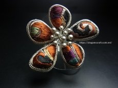 画像2: 貴州ミャオ族の刺繍古裂リング（苗銀製）剪紙破線繍/ Split thread stitch・Old embroidery　(大)　 (2)
