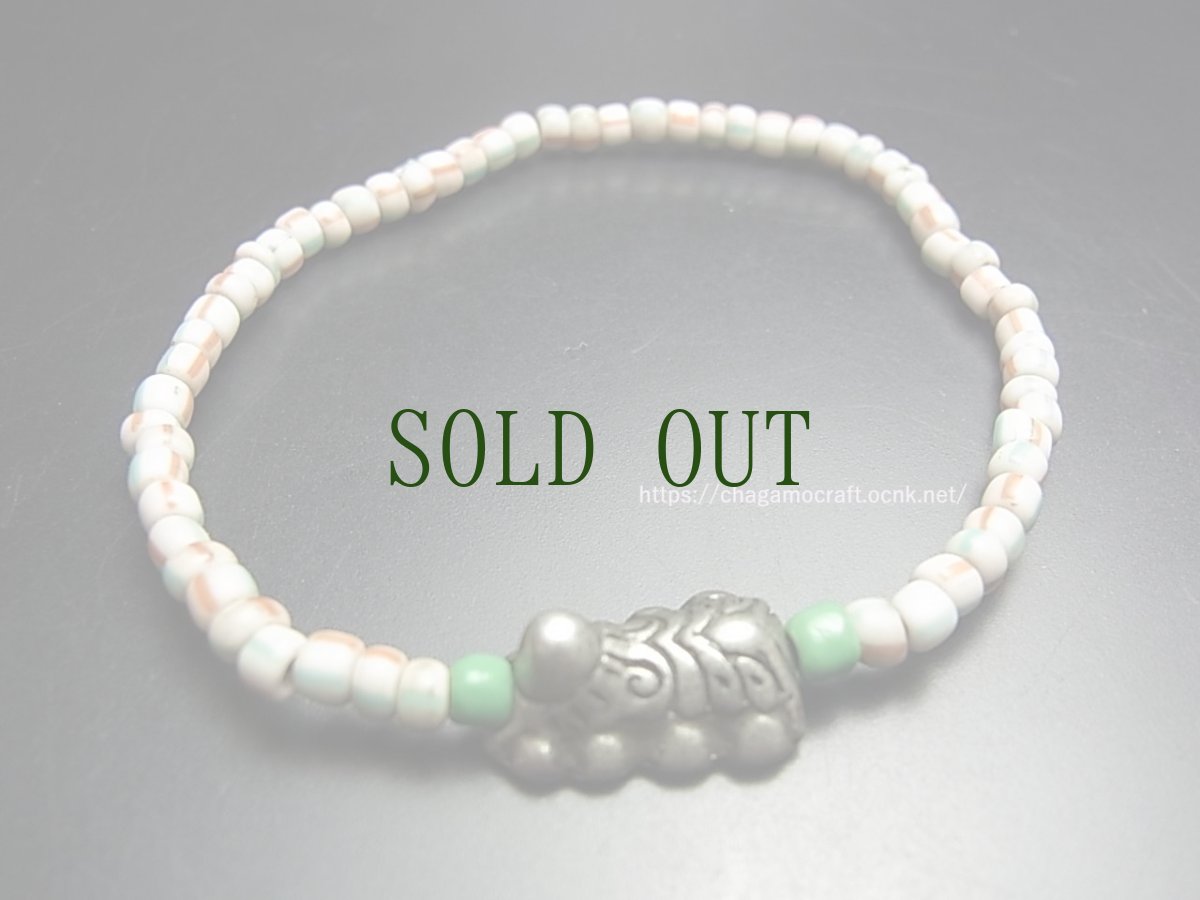 画像2: センゲ・トクチャ（雪獅子・臥獅子)・蔵銀製とヴェネチア産アンティーク蜻蛉玉（カンネッテ）のブレスレット (2)