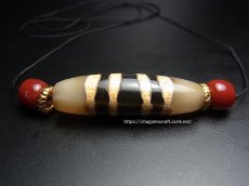 画像1: ジービーズ・チベット天珠　(Tibetan dzi beads)　七線珠・紅朱砂 (1)