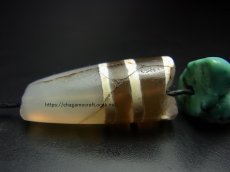 画像1: 古代ジービーズ（老天珠・Ancient dzi stone with old turquoise）老天珠(7ライン)とアンティークターコイズ (1)