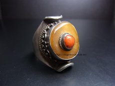 画像1: チベタン・オールドアンバーの銀製リング（925）（Tibetan old amber silver ring）蜜蝋琥珀 (1)