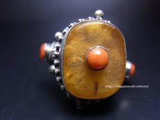 画像4: チベタン・オールドアンバーの銀製リング（925）（Tibetan old amber silver ring）蜜蝋琥珀 (4)