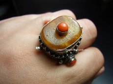 画像6: チベタン・オールドアンバーの銀製リング（925）（Tibetan old amber silver ring）蜜蝋琥珀 (6)