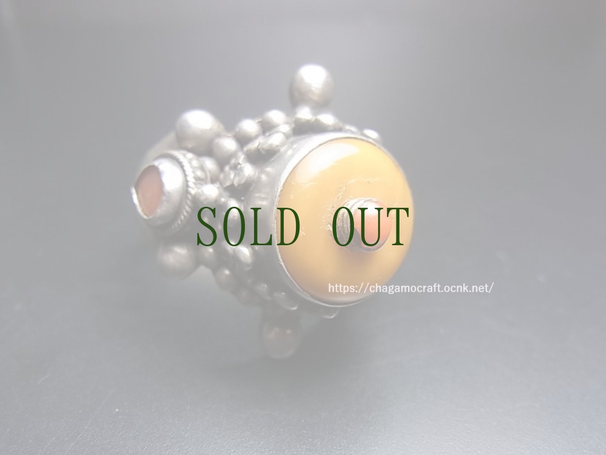画像1: チベタン・オールドアンバーの銀製リング（925）（Tibetan old amber silver ring）蜜蝋琥珀 (1)