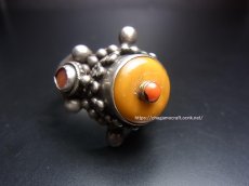 画像1: チベタン・オールドアンバーの銀製リング（925）（Tibetan old amber silver ring）蜜蝋琥珀 (1)