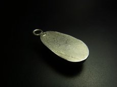 画像4: Old Tibetan coral ornament for mala　チベットアンティークコーラル（山珊瑚）の銀製数珠飾り（宝瓶） (4)