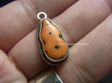 画像5: Old Tibetan coral ornament for mala　チベットアンティークコーラル（山珊瑚）の銀製数珠飾り（宝瓶） (5)