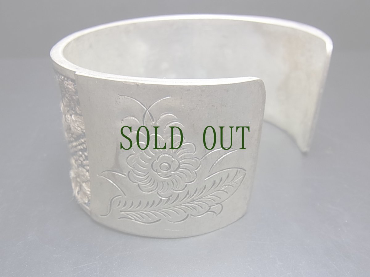画像5: 貴州省ミャオ族の刺繍古裂バングル(苗銀)　Old embroidery Miao silver bangle　 (5)