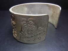 画像5: 貴州省ミャオ族の刺繍古裂バングル(苗銀)　Old embroidery Miao silver bangle　 (5)