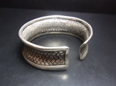 画像4: 貴州ミャオ族のシルバーバングル(ミャオ銀)　編み　約22 mm (4)