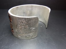 画像5: 貴州省ミャオ族の刺繍古裂バングル(苗銀)　剪紙破線繍/ Split thread stitch・Old embroidery Miao silver bangle　 (5)