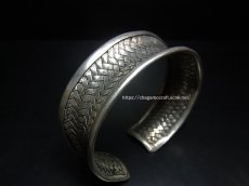 画像2: 貴州ミャオ族のシルバーバングル(ミャオ銀)　編み　約22 mm (2)