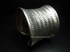 画像1: 貴州ミャオ族のシルバーバングル(ミャオ銀)　編み　約50mm (1)