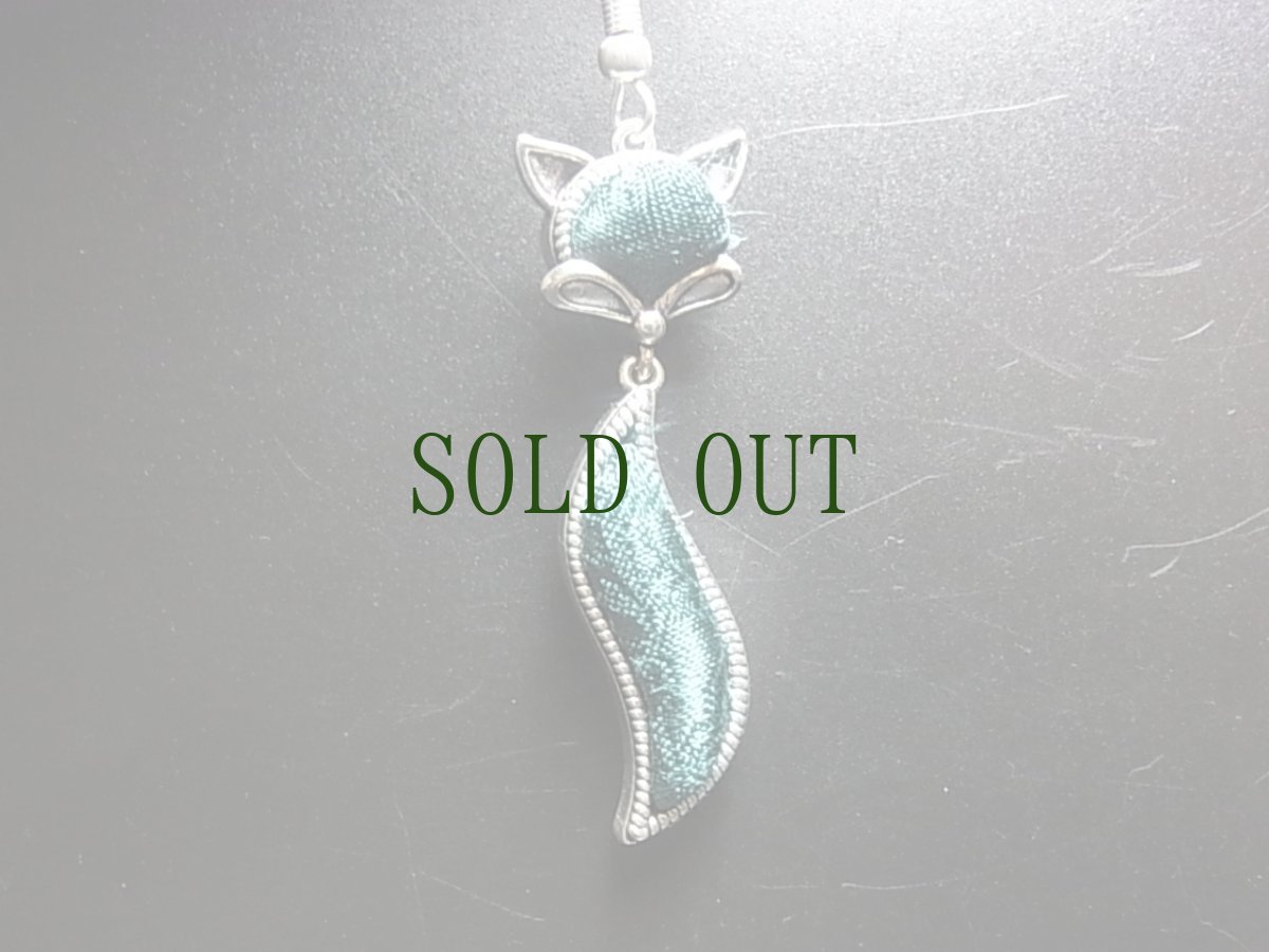 画像5: ミャオ族（苗族）の苗銀製・刺繍古裂ピアス・猫/  Miao Old embroidery earrings (5)