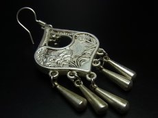 画像5: ミャオ族（苗族）の苗銀製・刺繍古裂ピアス/  Miao Old embroidery earrings (5)