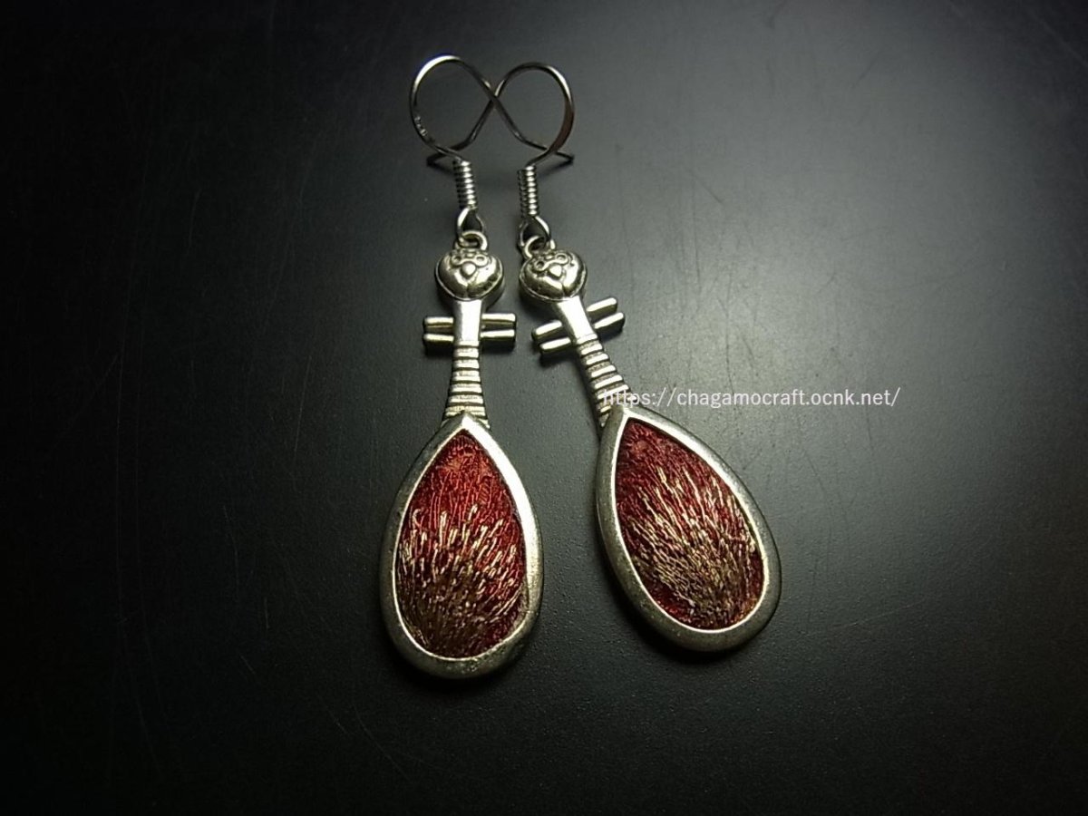 画像1: ミャオ族（苗族）の苗銀製・刺繍古裂ピアス/  Miao Old embroidery earrings (1)