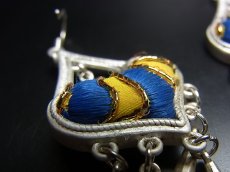 画像4: ミャオ族（苗族）の苗銀製・刺繍古裂ピアス/  Miao Old embroidery earrings (4)