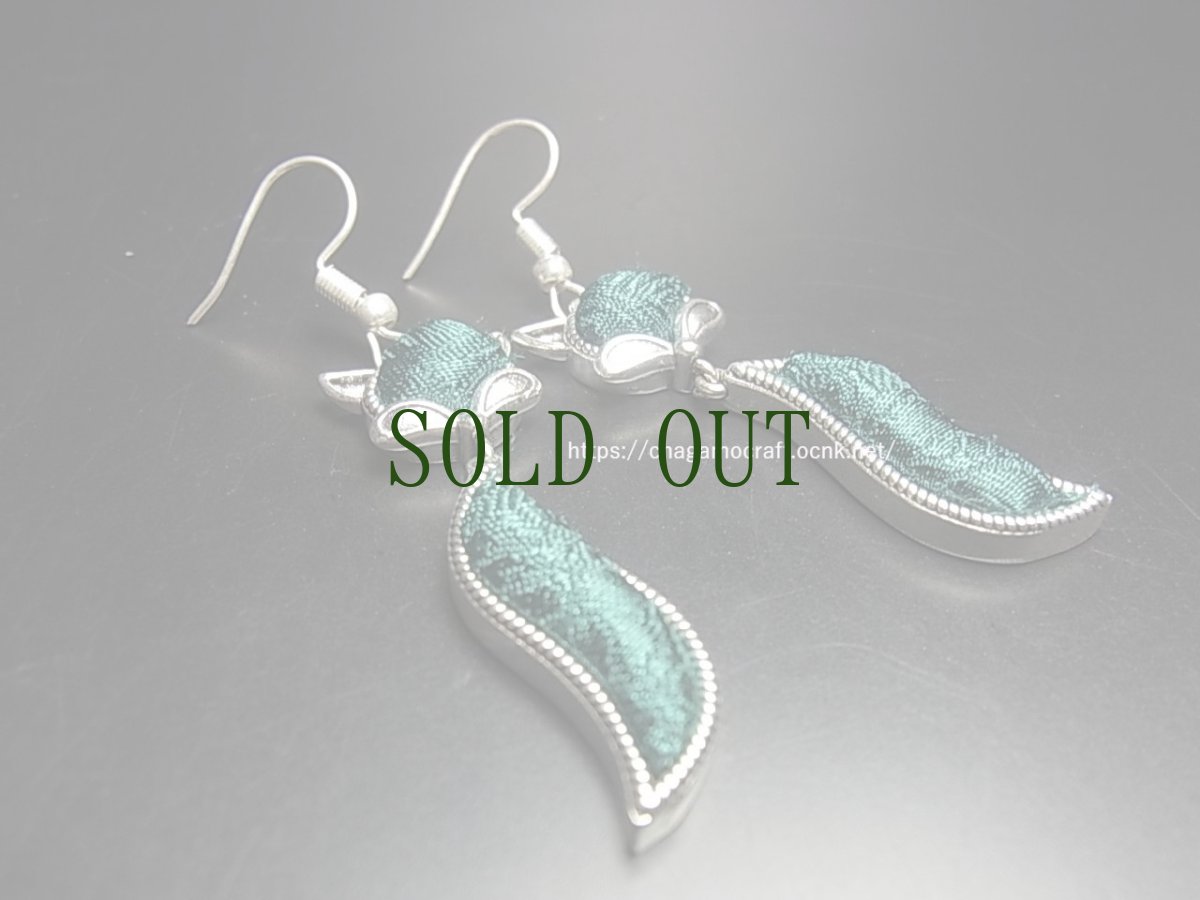 画像2: ミャオ族（苗族）の苗銀製・刺繍古裂ピアス・猫/  Miao Old embroidery earrings (2)