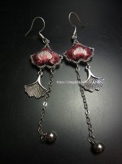 画像2: ミャオ族（苗族）の苗銀製・刺繍古裂ピアス/  Miao Old embroidery earrings (2)