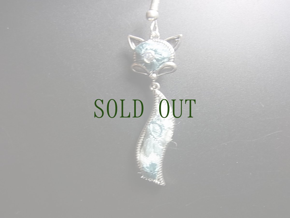 画像5: ミャオ族（苗族）の苗銀製・刺繍古裂ピアス・猫/  Miao Old embroidery earrings (5)