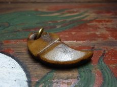 画像1: カパラの根付(tibetan old kapala )　チベット密教法具・牙型 (1)