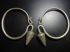 画像2: 貴州苗族（ミャオ族）の苗銀製トライバルピアス　(ラージゲージ・耳飾り)　  (2)