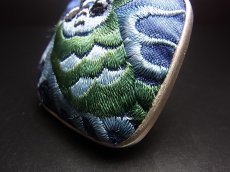 画像4: 貴州ミャオ族の刺繍古裂リング（苗銀製）野蚕絹刺繍/ Old silk embroidery　(特大)　 (4)