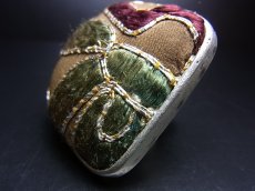 画像3: 貴州ミャオ族の刺繍古裂リング（苗銀製）野蚕絹刺繍/ Old silk embroidery　(特大)　 (3)