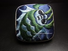 画像3: 貴州ミャオ族の刺繍古裂リング（苗銀製）野蚕絹刺繍/ Old silk embroidery　(特大)　 (3)