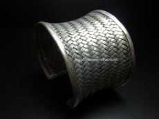 画像1: 貴州ミャオ族のシルバーバングル(ミャオ銀)　編み　約50mm (1)