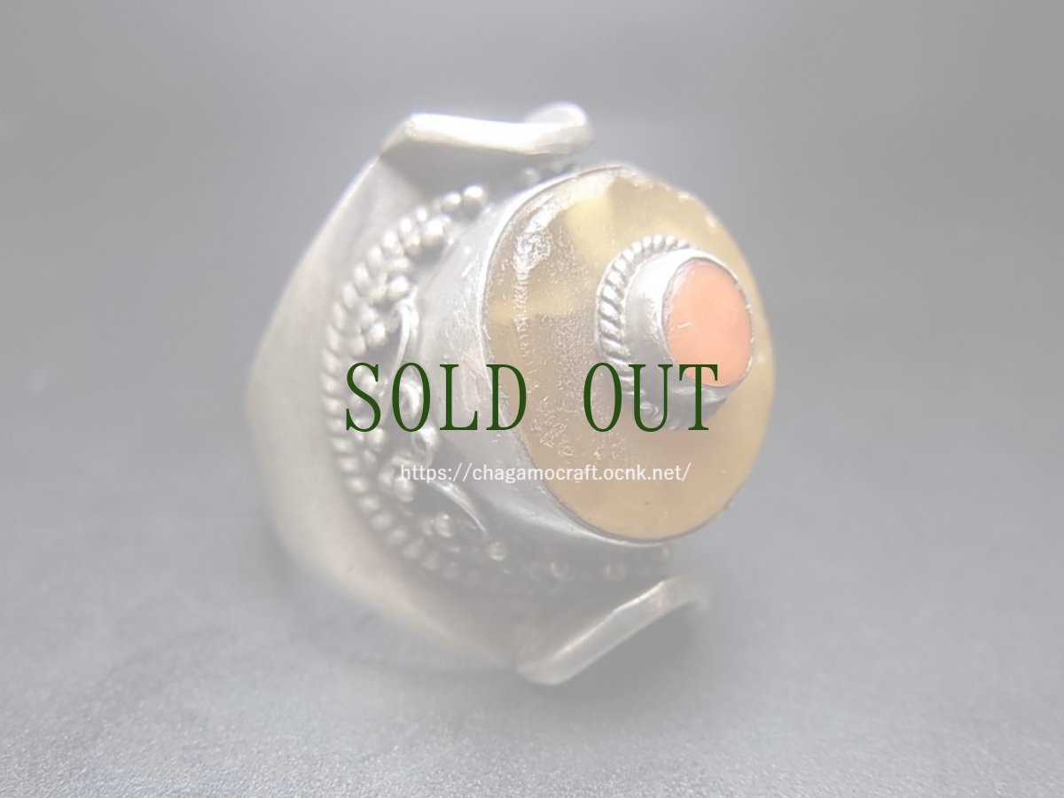 画像1: チベタン・オールドアンバーの銀製リング（925）（Tibetan old amber silver ring）蜜蝋琥珀 (1)