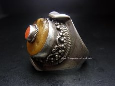 画像2: チベタン・オールドアンバーの銀製リング（925）（Tibetan old amber silver ring）蜜蝋琥珀 (2)