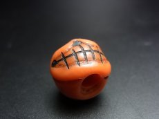 画像4: 料器製　数珠天玉　チベタンスカル・ルンゴ・両面　(tibetan skull )　チベット密教法具 (4)