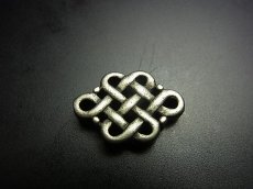 画像2: エンドレスノット（ベルべ・サンサーラ・無限の紐）チベット八吉祥紋・蔵銀製/シルバー色 (2)