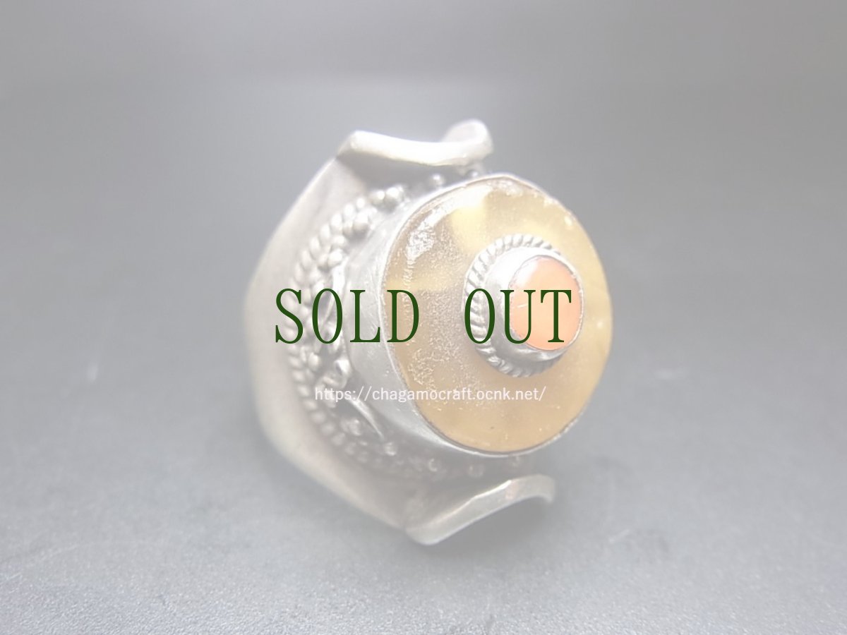 画像4: チベタン・オールドアンバーの銀製リング（925）（Tibetan old amber silver ring）蜜蝋琥珀 (4)