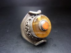 画像4: チベタン・オールドアンバーの銀製リング（925）（Tibetan old amber silver ring）蜜蝋琥珀 (4)