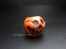 画像1: 料器製　数珠天玉　チベタンスカル・ルンゴ・両面　(tibetan skull )　チベット密教法具 (1)