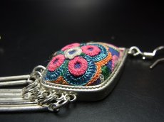 画像4: ミャオ族（苗族）の苗銀製・刺繍古裂ピアス/  Miao Old embroidery earrings　 (4)