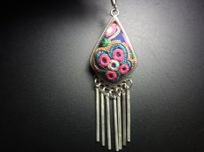 画像6: ミャオ族（苗族）の苗銀製・刺繍古裂ピアス/  Miao Old embroidery earrings　 (6)