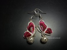 画像1: ミャオ族（苗族）の苗銀製・刺繍古裂ピアス/  Miao Old embroidery earrings　【蝶々】 (1)