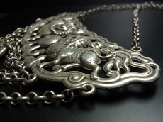 画像5: 貴州ミャオ族のシルバーネックレス(苗銀製)　　聖獣・修狃XiuNiu（牛竜・麒麟・獅子）首飾り (5)