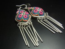 画像2: ミャオ族（苗族）の苗銀製・刺繍古裂ピアス/  Miao Old embroidery earrings　 (2)