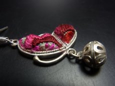 画像3: ミャオ族（苗族）の苗銀製・刺繍古裂ピアス/  Miao Old embroidery earrings　【蝶々】 (3)