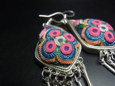 画像3: ミャオ族（苗族）の苗銀製・刺繍古裂ピアス/  Miao Old embroidery earrings　 (3)