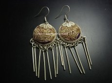 画像1: ミャオ族（苗族）の苗銀製・刺繍古裂ピアス/  Miao Old embroidery earrings　 (1)