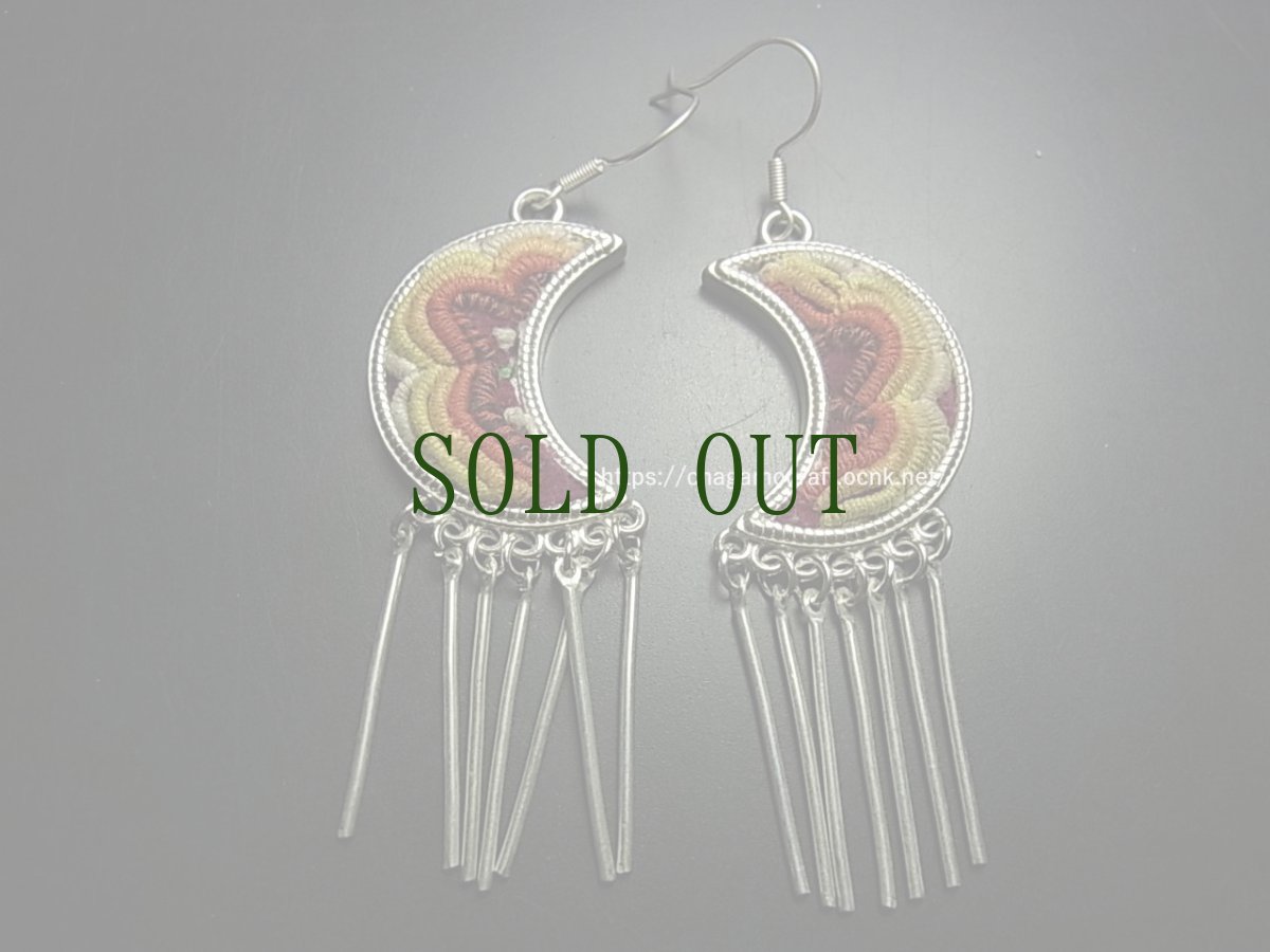 画像1: ミャオ族（苗族）の苗銀製・刺繍古裂ピアス/  Miao Old embroidery earrings　【月】 (1)