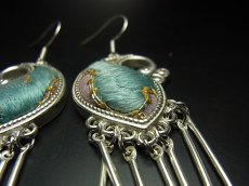 画像4: ミャオ族（苗族）の苗銀製・刺繍古裂ピアス/  Miao Old embroidery earrings　【孔雀】 (4)