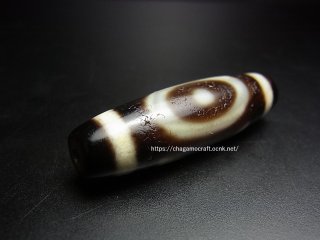 【 入手困難 】Dzi beadsジービーズ 赤瑪瑙 老礦仏二眼彫刻金剛杵天珠 Dzi Beads 天珠奇緣| 西藏扎基寺加持，真正老藏珠，老鈣化手工天
