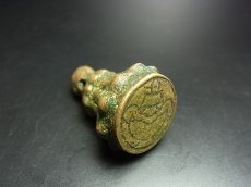 画像2: チベットの印章・トクチャ　(Seal・Thogchags) 印章　黄銅製　宝瓶(ブンパ) (2)